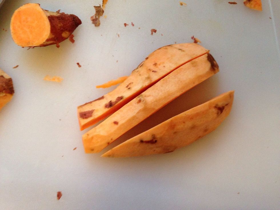 Cut your potatoes into Long slices (you can also wrap bacon around them here, instead of cutting them smaller).