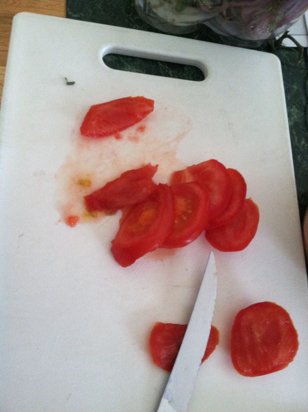 Cut yourself up a tomato!