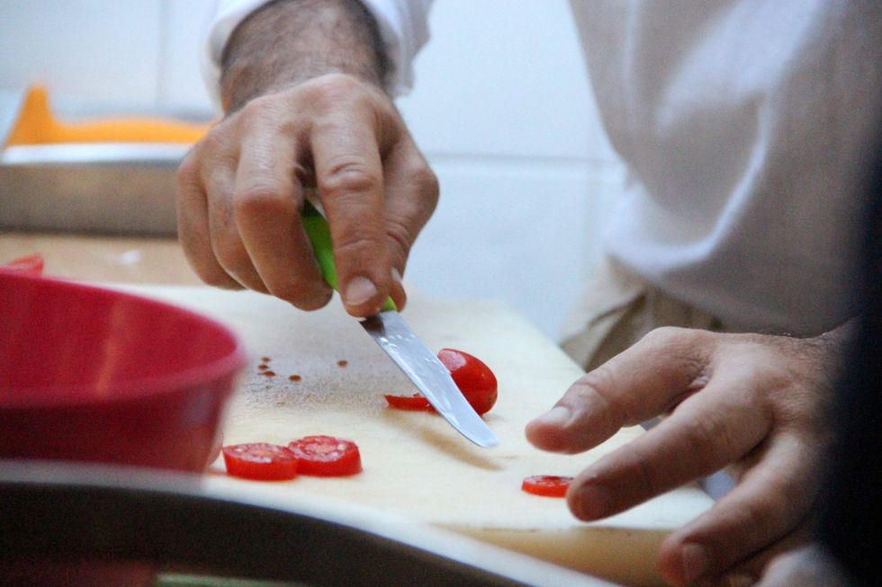 Cut yoyr cherry tomatoes in thin slices as well