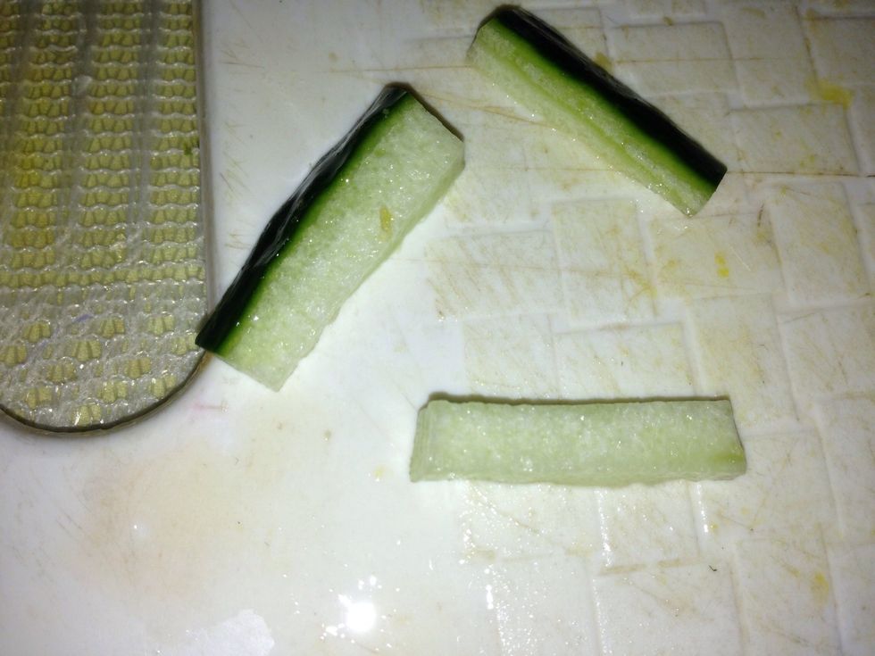 Cut zucchini into small rectangle.