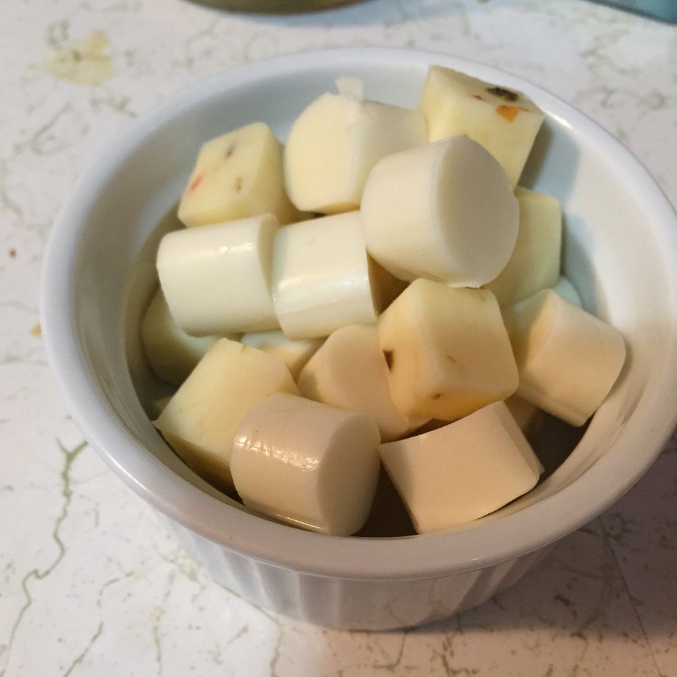 Cutter your string cheese into 8 parts. I used both mozzarella and pepper jack. You welcome to used 1/2 lbs mozzarella cut into bite sized too.