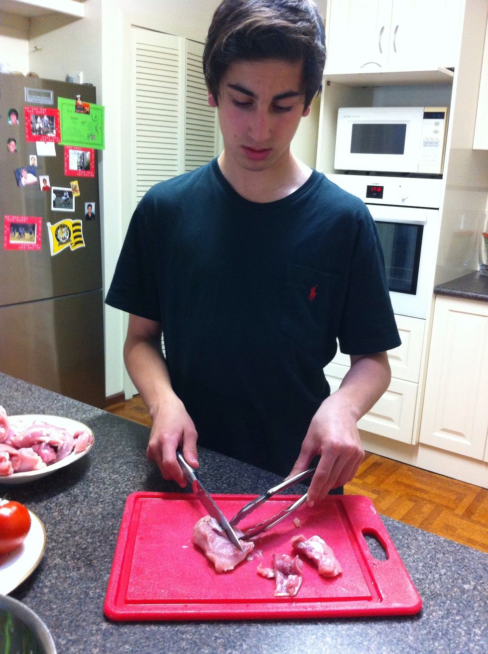 Cutting chicken in smaller pieces