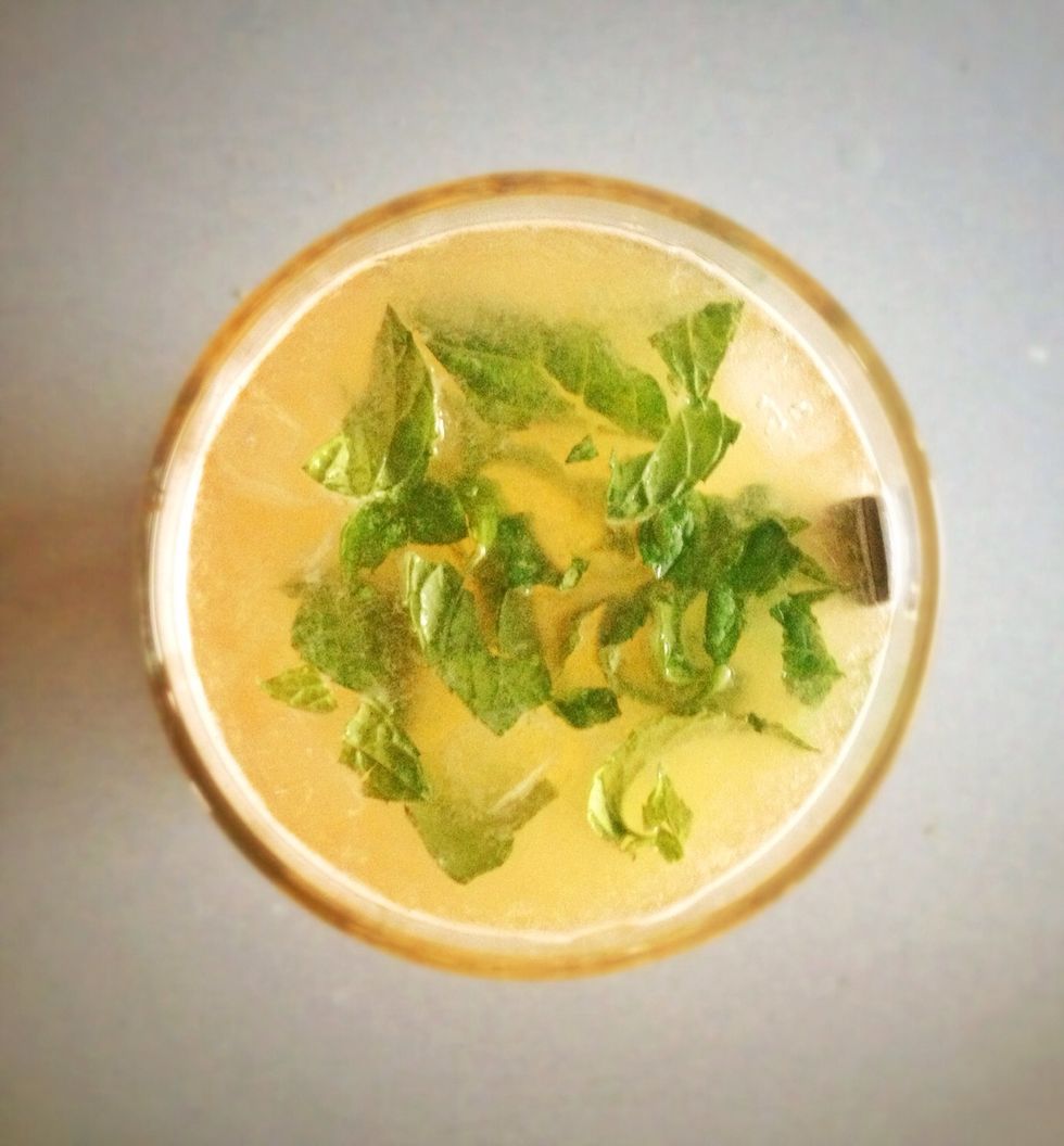 (Cutting the leaves is recommended).