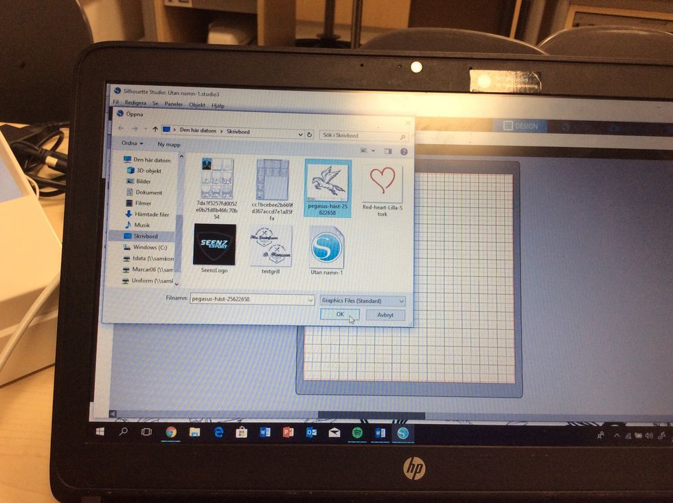 D\u00e5 \u00f6ppnas f\u00f6nstret du ser h\u00e4r. Markera din bild.