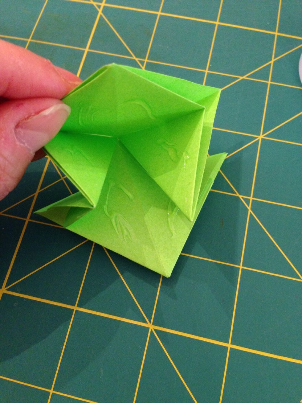 How to make an origami ornament for christmas - B+C Guides