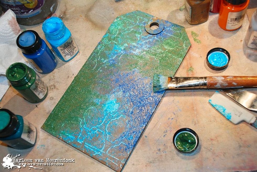 Dab with a brush Velvet to the tag and blend the colors .
