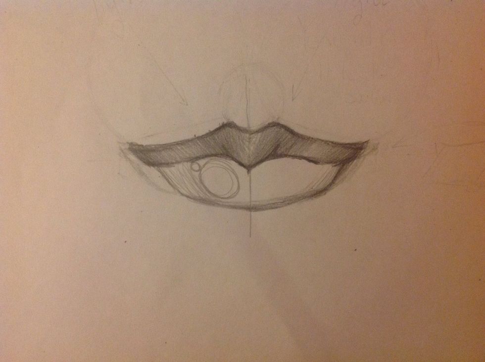 Dark the edges of the upper and lower lip. Dark the grooves and reliefs of the lip from the top (following the shape of the lip)