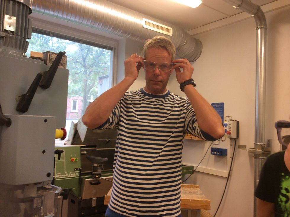 Dax att borra, gl\u00f6m inte glas\u00f6gonen! OBS detta beh\u00f6vs inte om du g\u00f6r en sk\u00e5l.