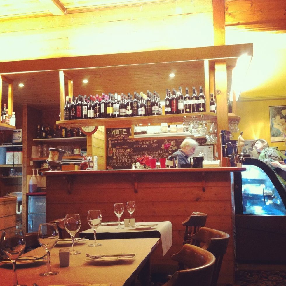 Day 4: Treat yourself to a nice dinner at Buff's bistro in Apollo Bay. We had gorgeous garlic bread, steak dinner for my hubby and a perfect lamb curry pie for me for a fair price.