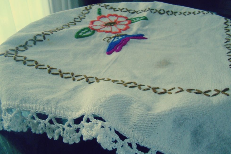 De preferencia con el recipiente tapado con tela o pl\u00e1stico, depende del clima de su ciudad.