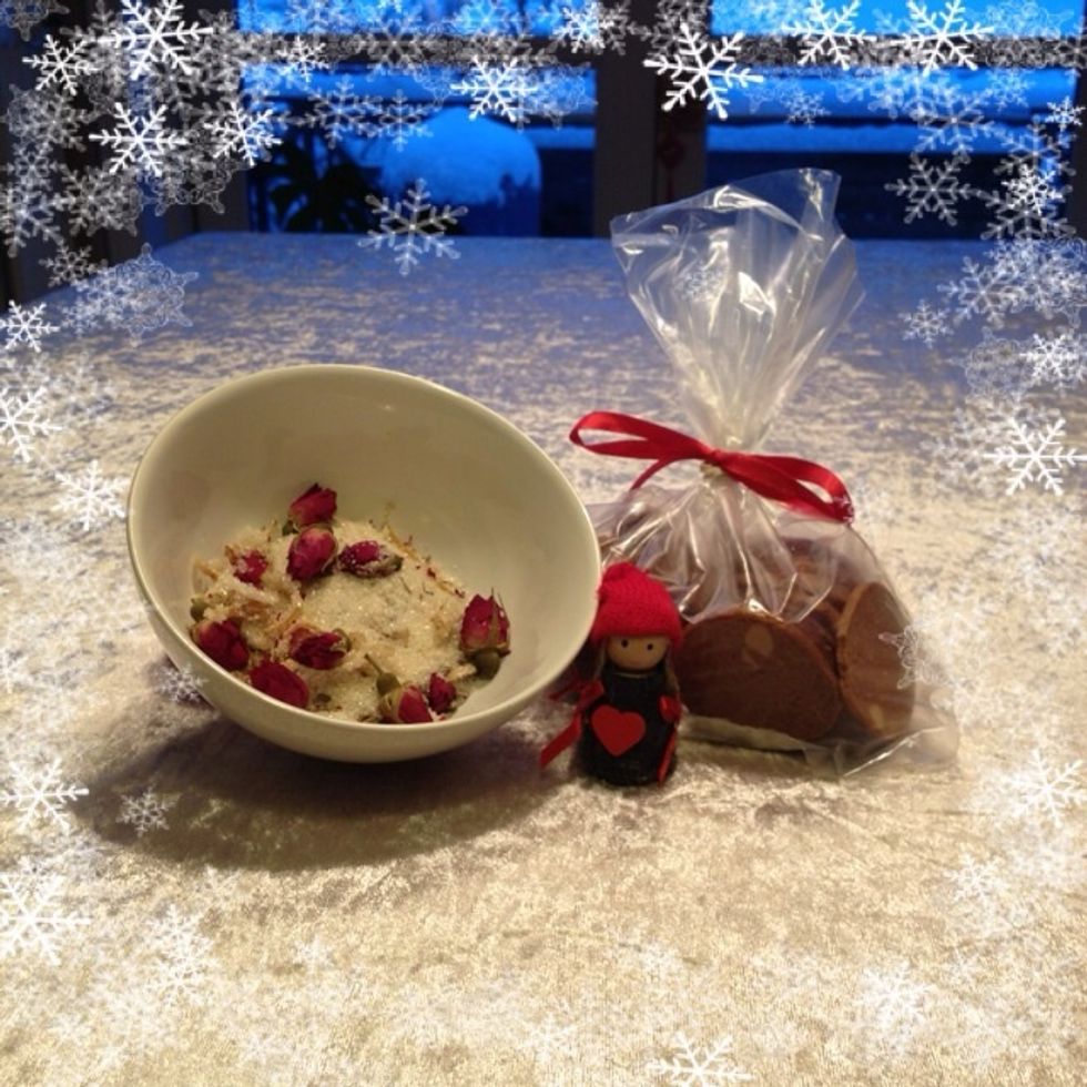 Dec 20th: Home made spiced sugar (lemon peel, vanilla pod, cardamom and rose buds) Dec 21st: Home made Christmas cookies. Thin, crispy and spicy from cloves, cinnamon, ginger, nutmeg, brown sugar etc.