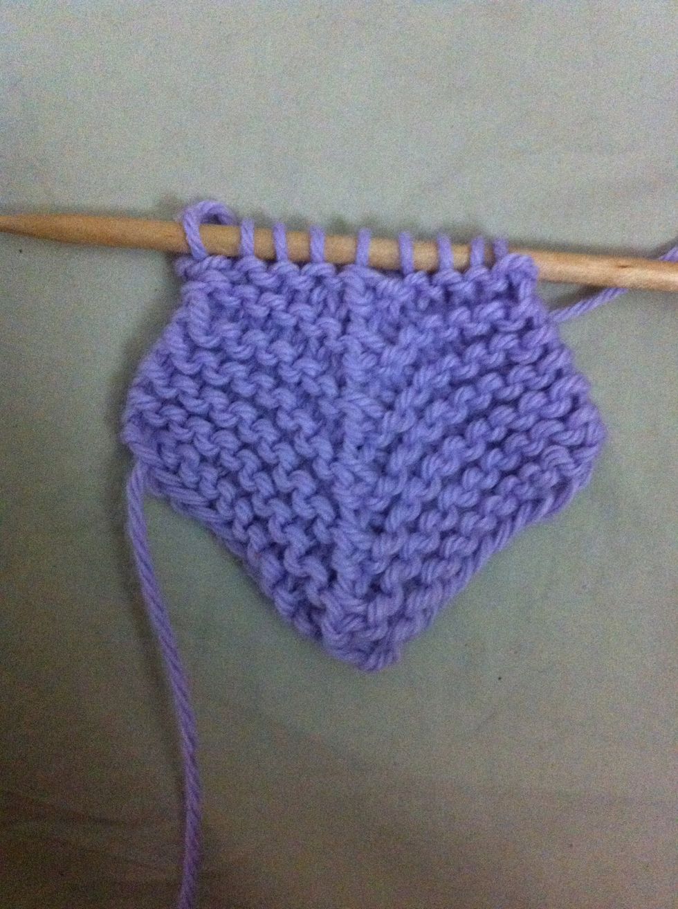 Dec Row: k4, sl1 pwise, k2tog, psso, k4 (9 sts)