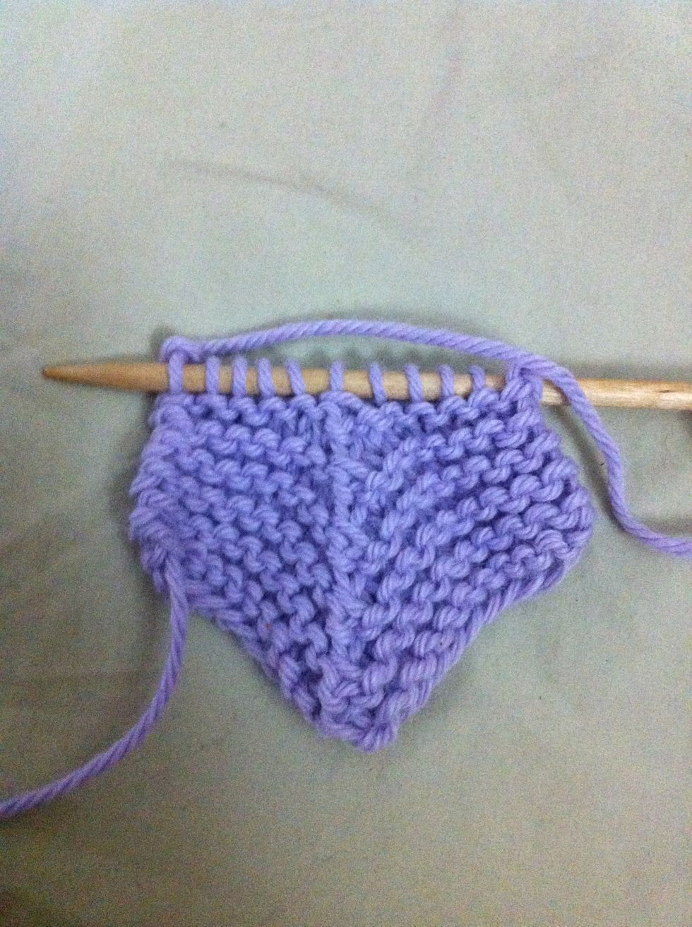 Dec Row: k5, sl1 pwise, k2tog, psso, k5 (11 sts)