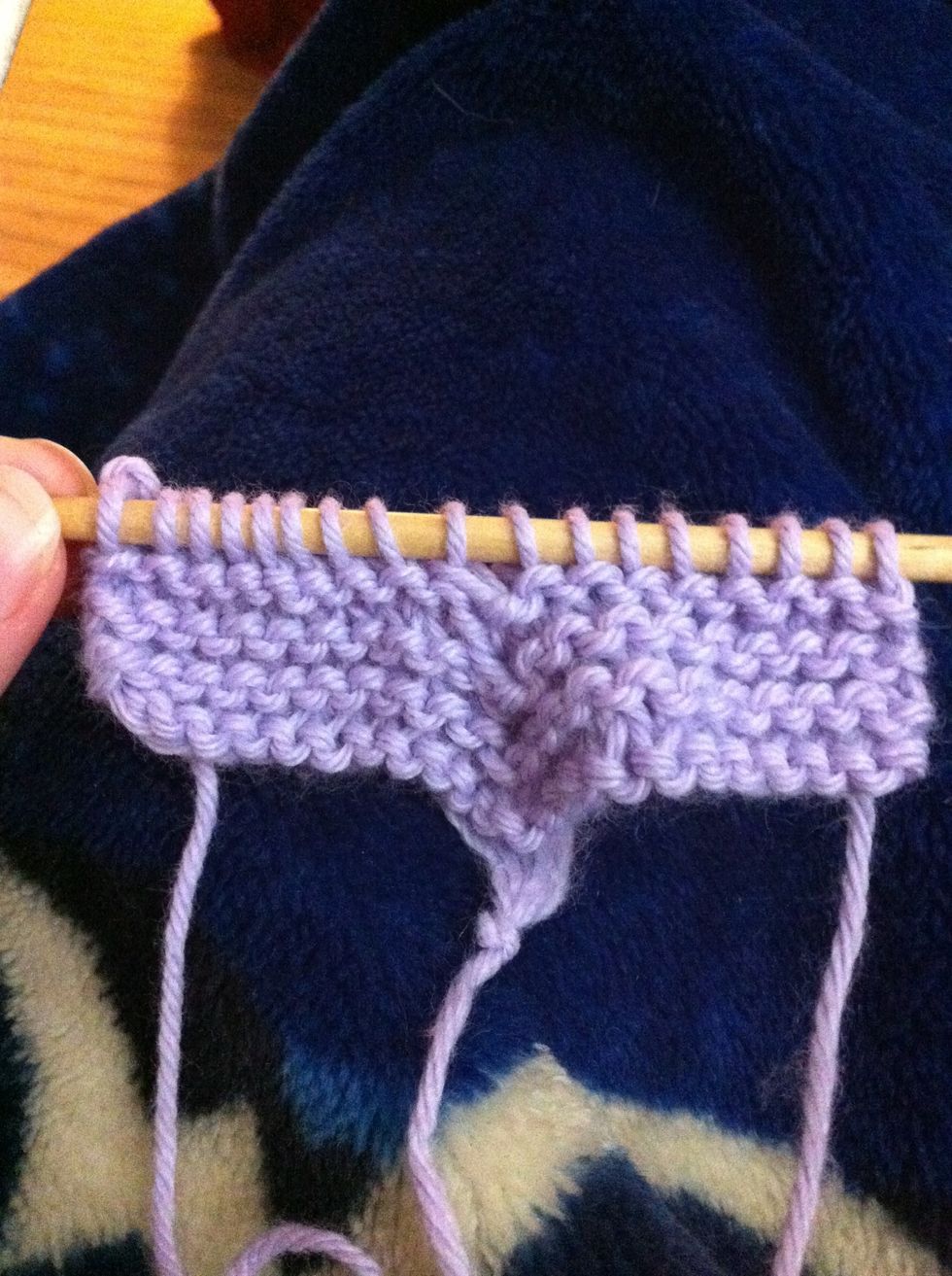 Dec Row: k8, sl1pwise , k2tog, psso, k8 (17 sts)