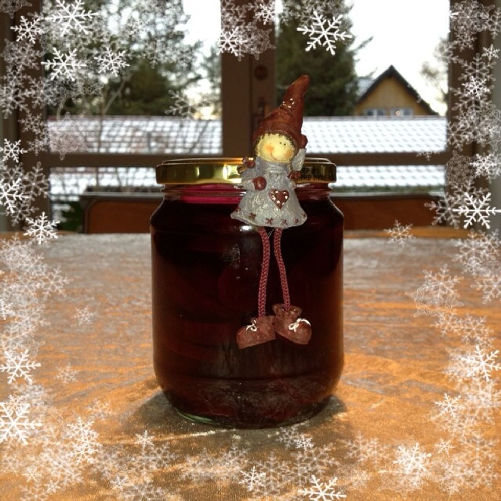 December 11th: Home made pickled beets with horseradish and anise + a little Christmas decoration  for the fridge