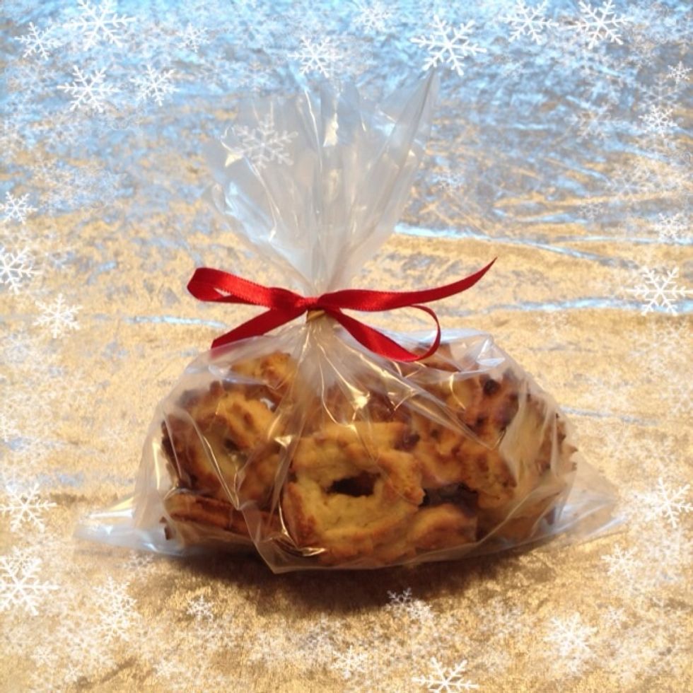 December 13th: Home made vanilla wreaths ... The luxury version with marzipan and real vanilla pods