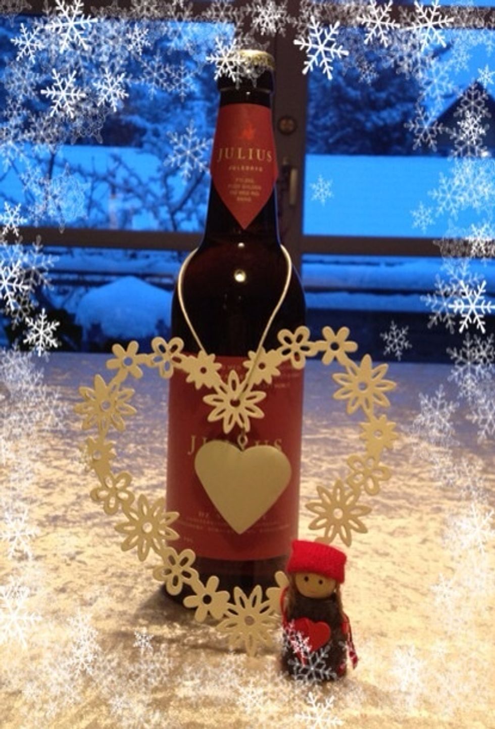 December 19th: A nice window decoration, a little Santa and a Christmas brew