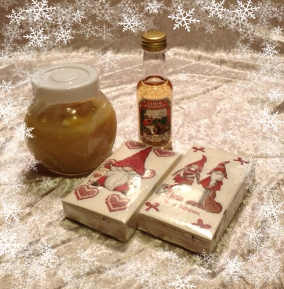 December 2nd: Anti flu in a little jar + tissues/mini bottle of snaps if the anti flu doesn't save my parents from all flu attacks :-)  Recipe: Stacey's Snapguide 'Make a home remedy for the flu'