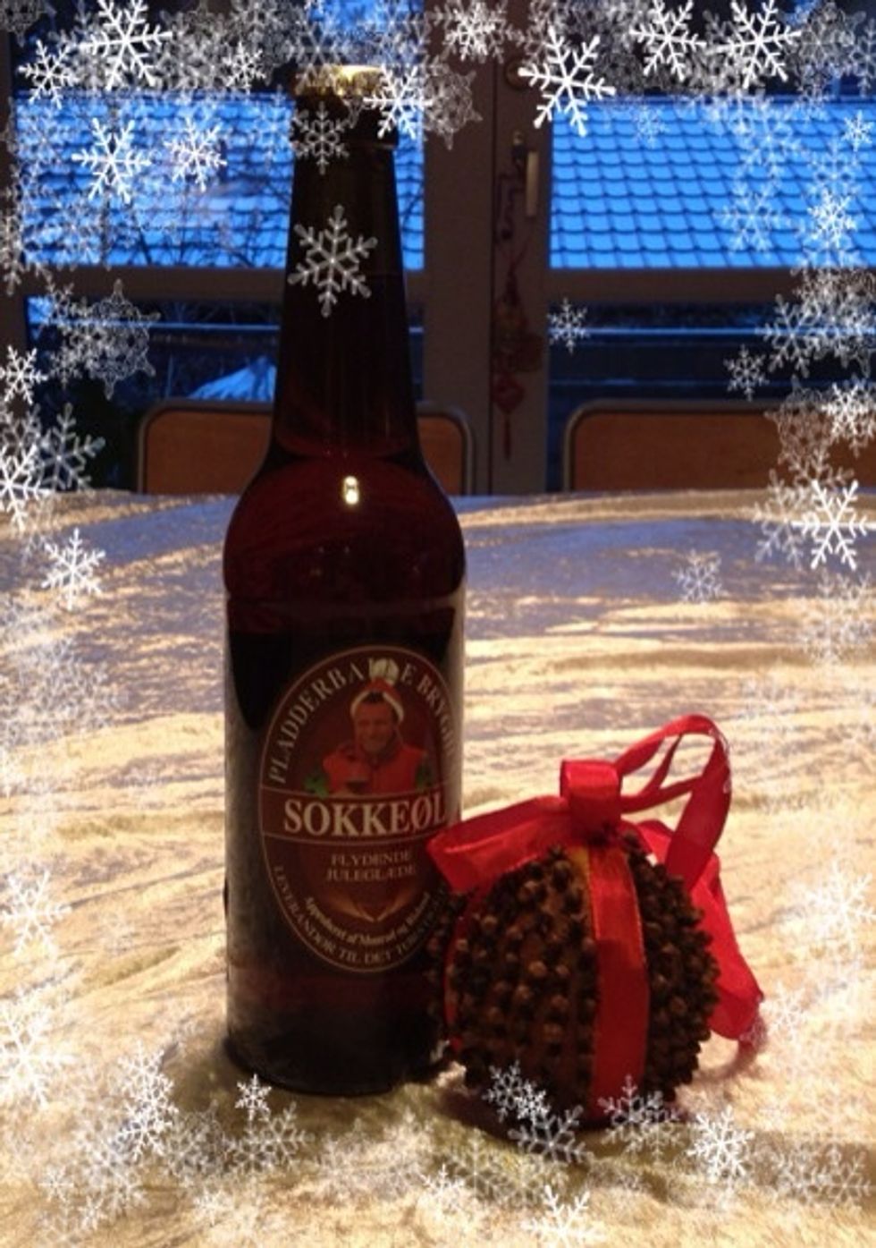 December 3rd: A nice bottle of Christmas brew + an orange covered with a lot of cloves. This will add the nicest Christmas scent to my parent's home during December.