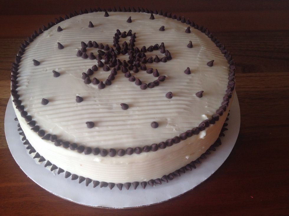 Decorate the cake and keep it in the fridge. Take the cake out about 30 minutes before serving it!