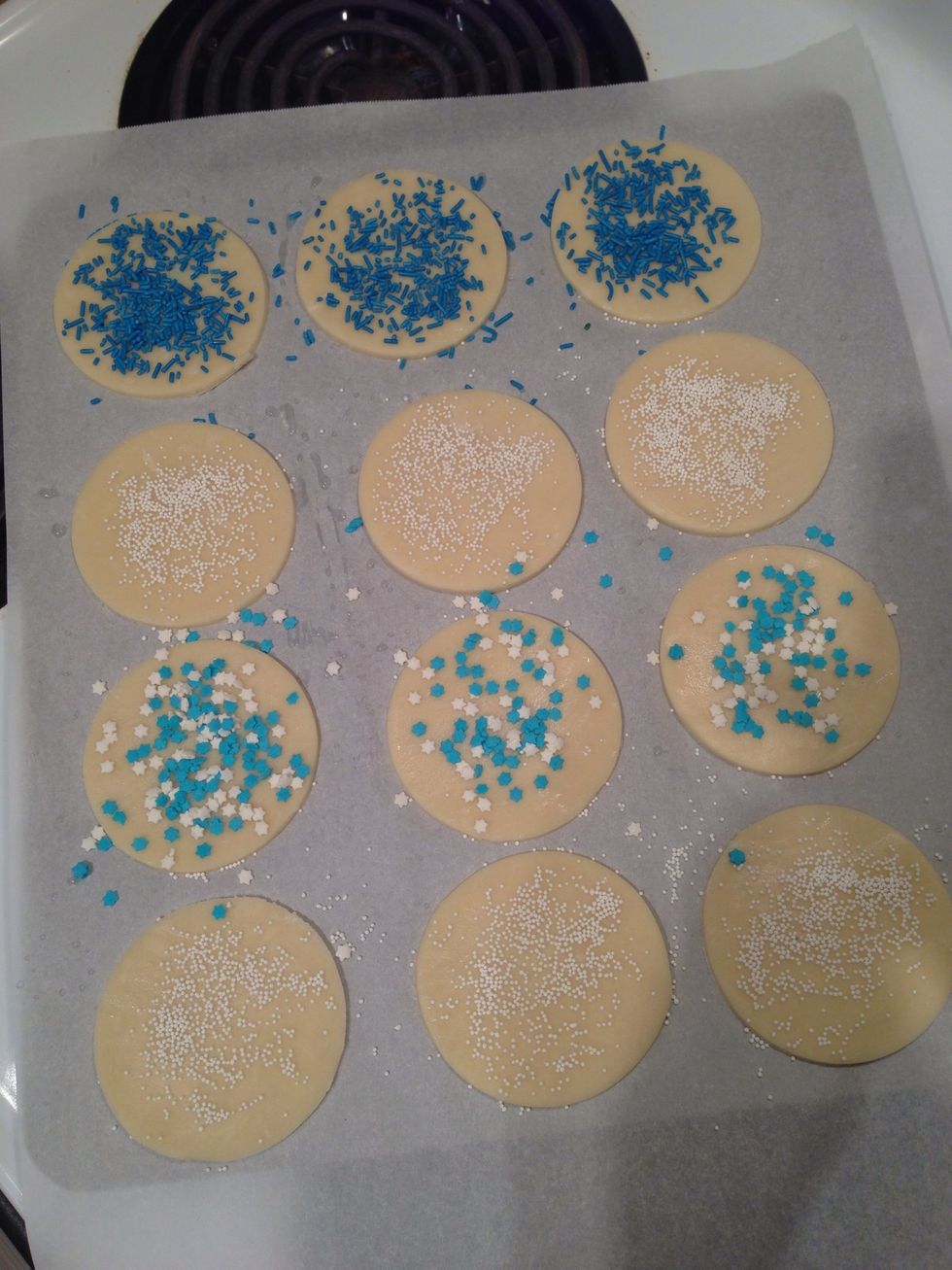 Decorate the cookies using desired sugars and sprinkles. Baked for 8-10 minutes. The cookies should have a light golden color.