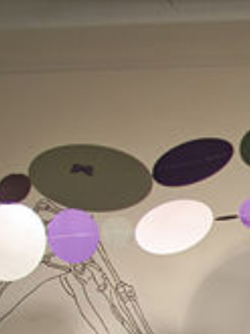 Decorate the party. Right after the chaperone leads the surprisee away from the house, start decorating your party.