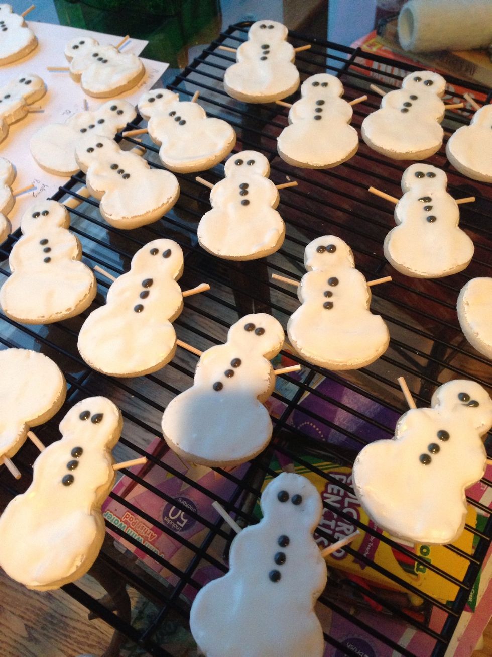 Decorate to look like snowman