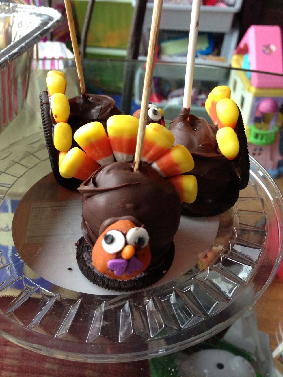 Decorate with eye and sprinkle for beak