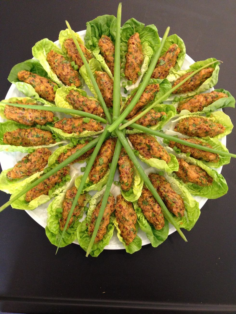 Decorate with some ciboulette or the stems of the scallions some more cut parsley. Ready to serve