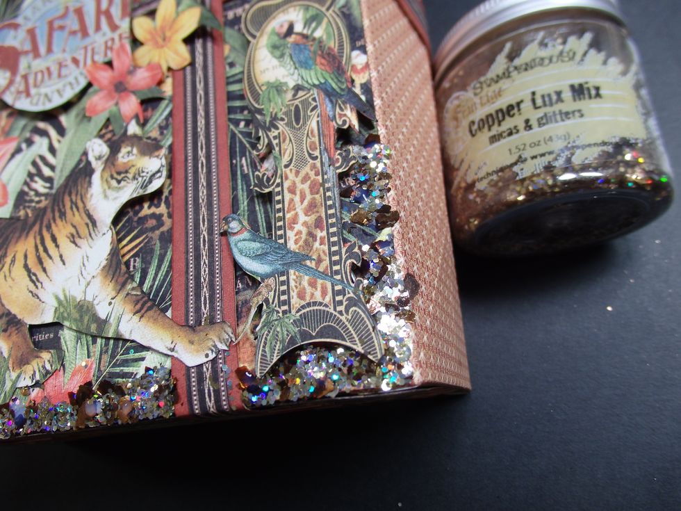 Decorate with this glitters