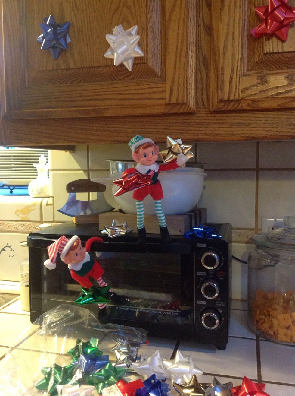 Decorating the kitchen cabinets...