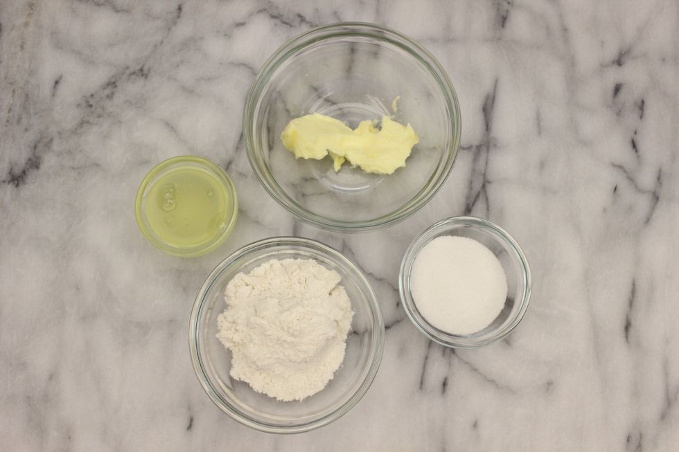 Decorative icing: Gather 1 large egg white, 30 grams granulated sugar, 40 grams all-purpose flour and 20 grams of unsalted butter at room temperature.