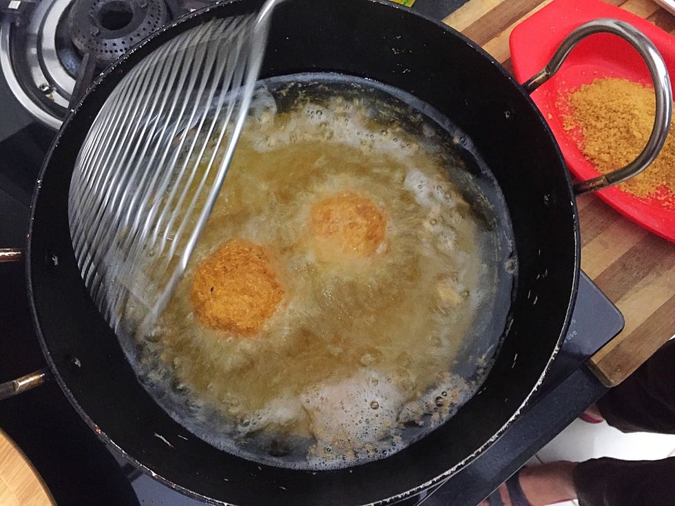 Deep fry the ice cream scoop. Quickly remove it from hot oil to avoid melting of ice.