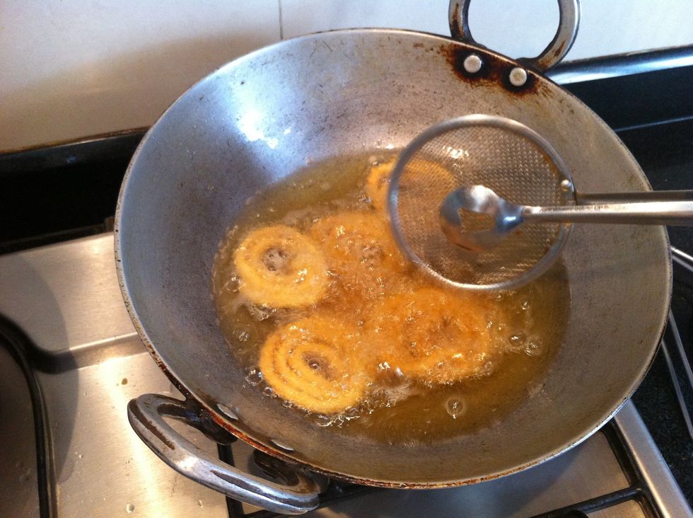 Deep fry with constant rotating on both sides