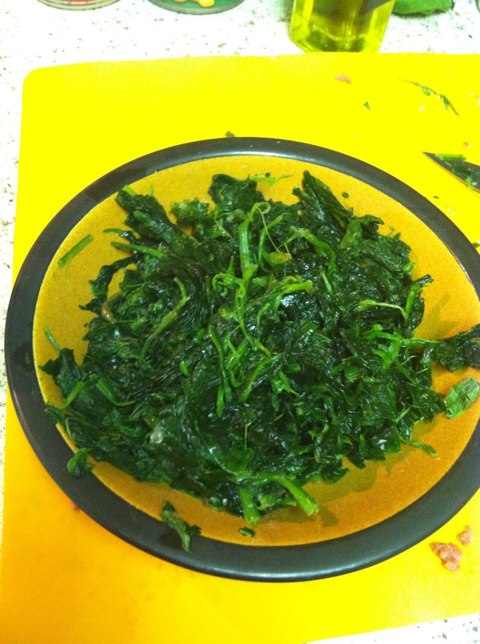 Defrost spinach and break up. Do not drain or ring out water. If you use fresh spinach you'll need to add more liquid later.