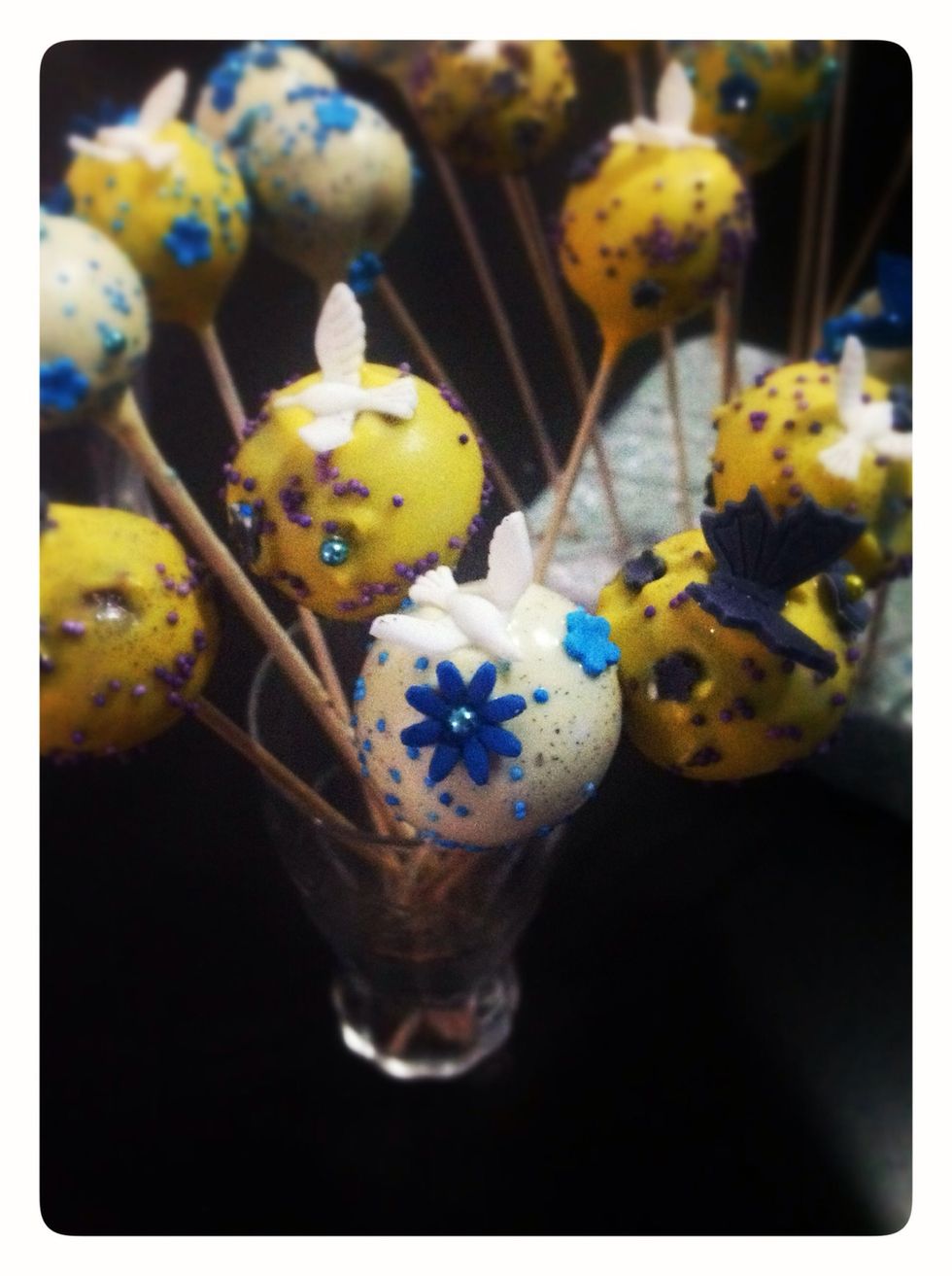 Dejamos endurecer y ya estar\u00e1n listas para comer!, se guardan en temperatura ambiente fuera de focos de calor, en el caso de que el relleno tengan productos perecederos como natas, entonces en nevera.