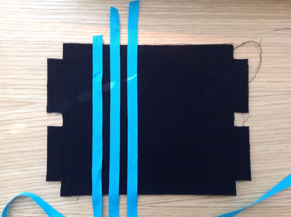 Dekorera p\u00e5 valfritt s\u00e4tt! Blixtl\u00e5set kommer att sys fast i mitten horisontellt.