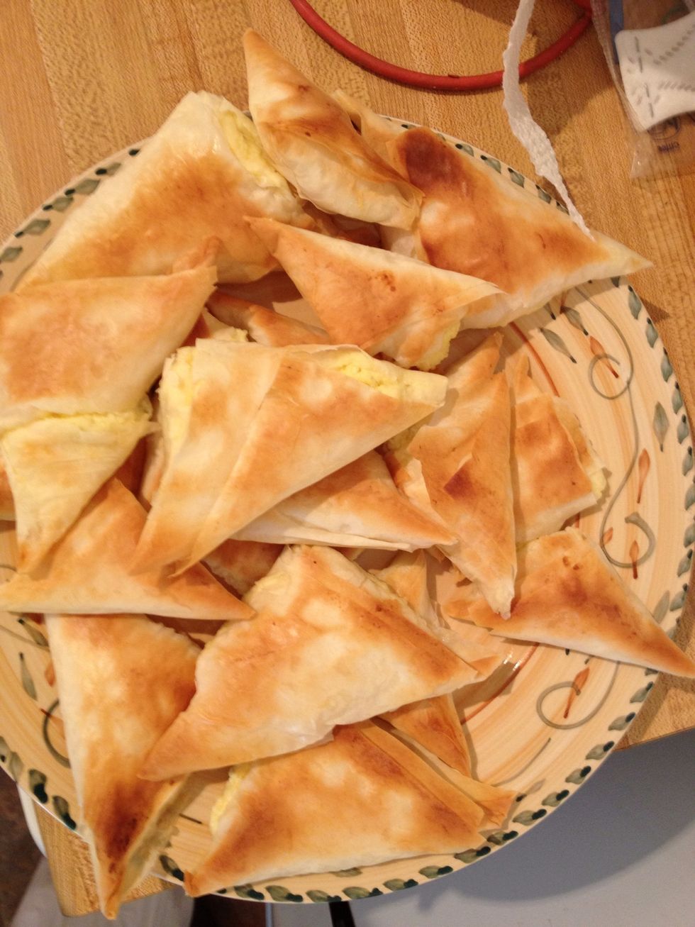 Depending on the size you make them, you can make between 40 and 65 tiropitas.