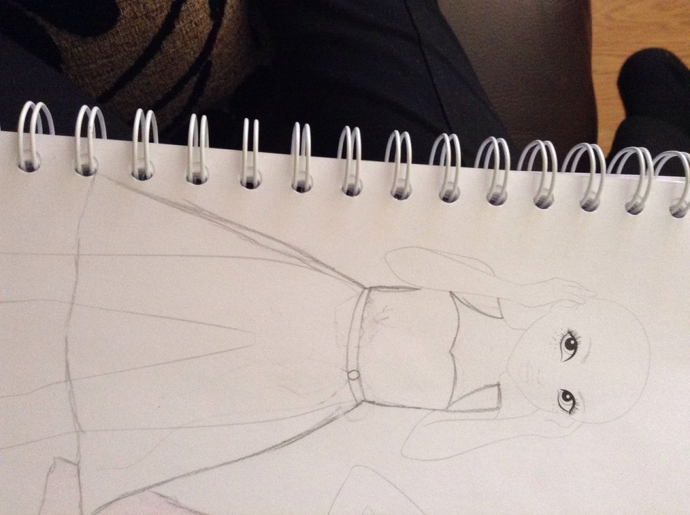 Design an outline of the dress on both models.