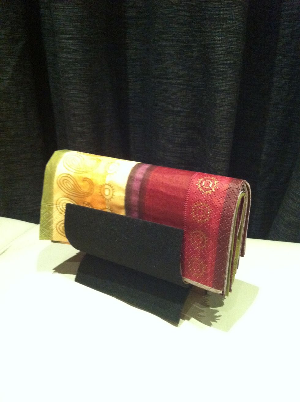 Design: black beauty. Arrangement: the rectangular fold, aka the lazy napkin shove.