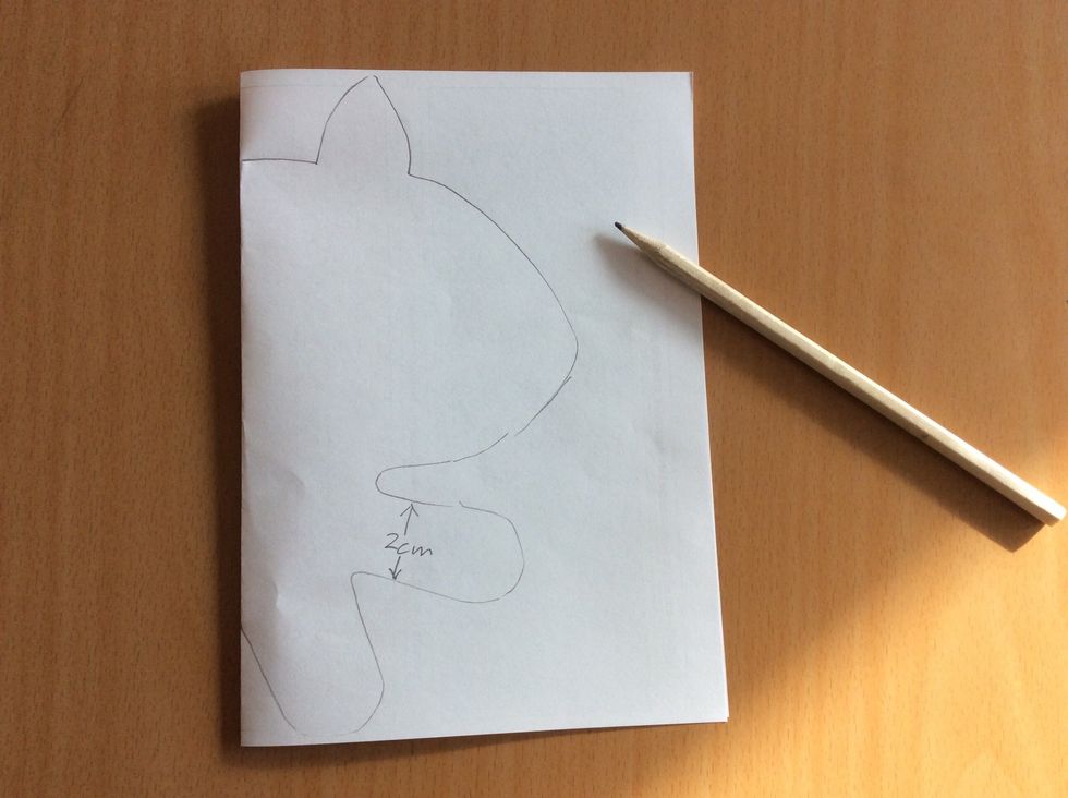 Det kan inte vara f\u00f6r sm\u00e5 delar. Minst 2 cm p\u00e5 det smalaste st\u00e4llet. KLIPP\u2702\ufe0f ut mallen. G\u00f6r minst tre mallar och v\u00e4lj sedan vilken du vill jobba vidare med.