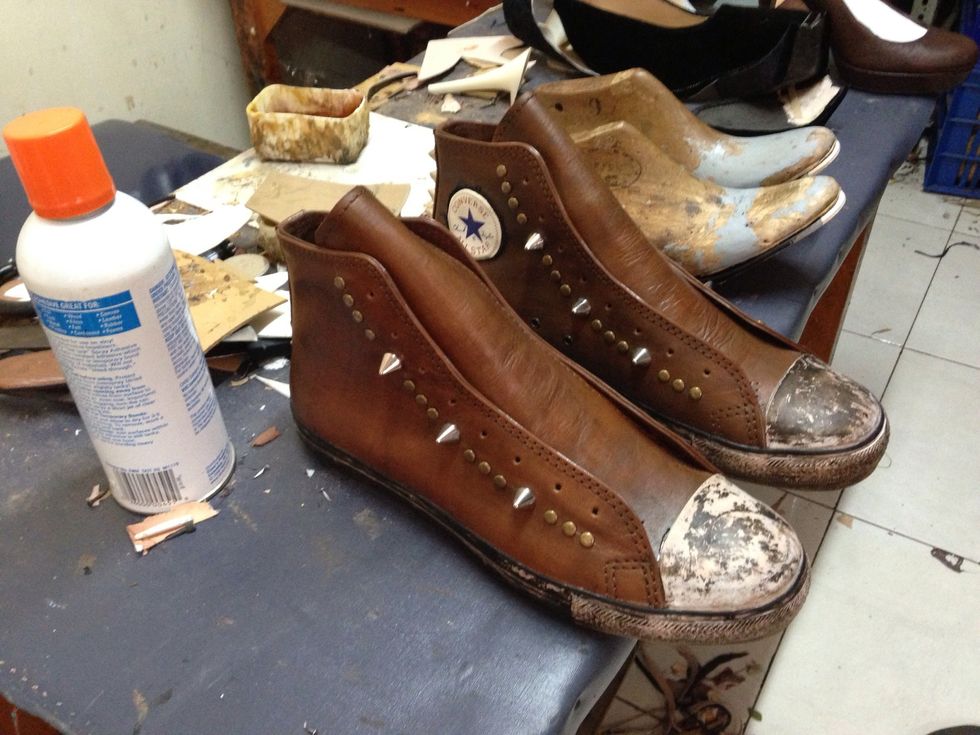 Di the same with the sole, it is best if you put them together when the glue is half dry (on both side) press alltogether firmly and hit hard with the mallet..( hit the bottom side)