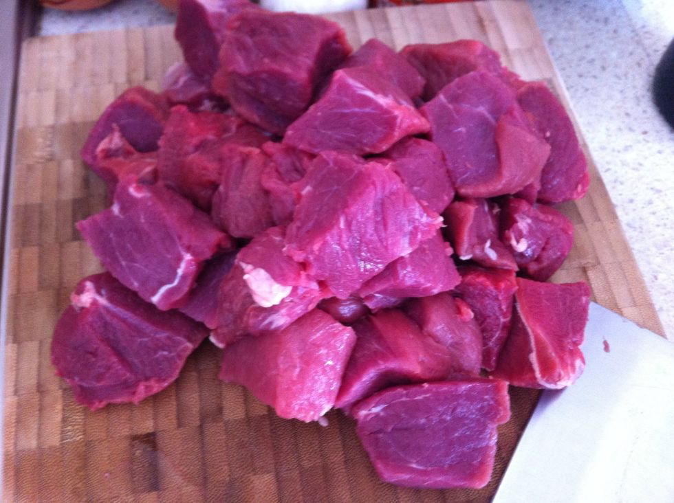 Dice beef to three centimeter cubes