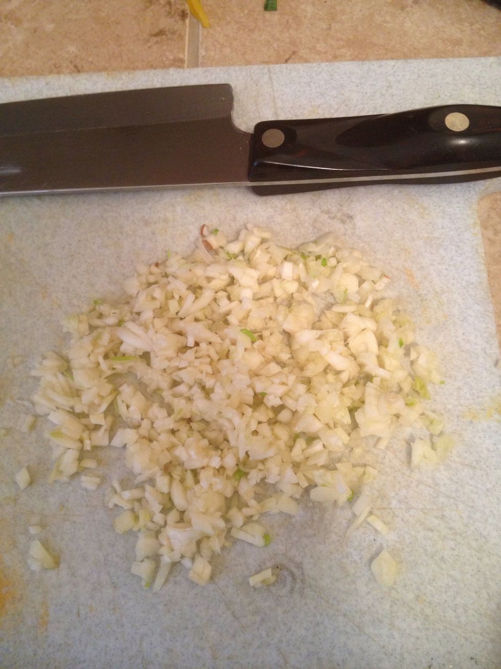 Dice garlic.