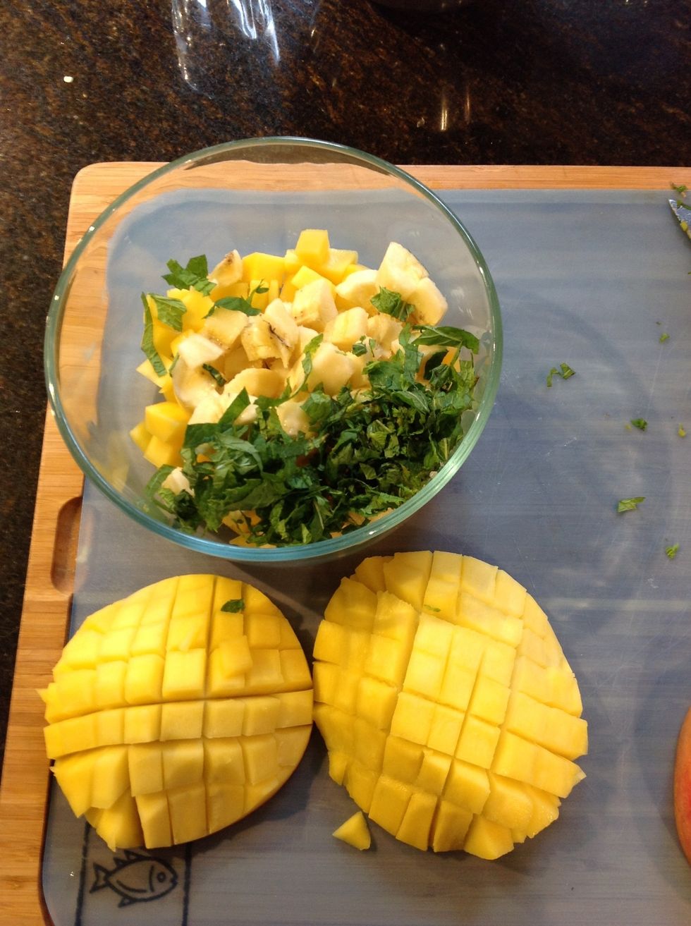 Dice one ripe mango (or nearly ripe), one ripe banana and 2 tbs of mint chiffonade.