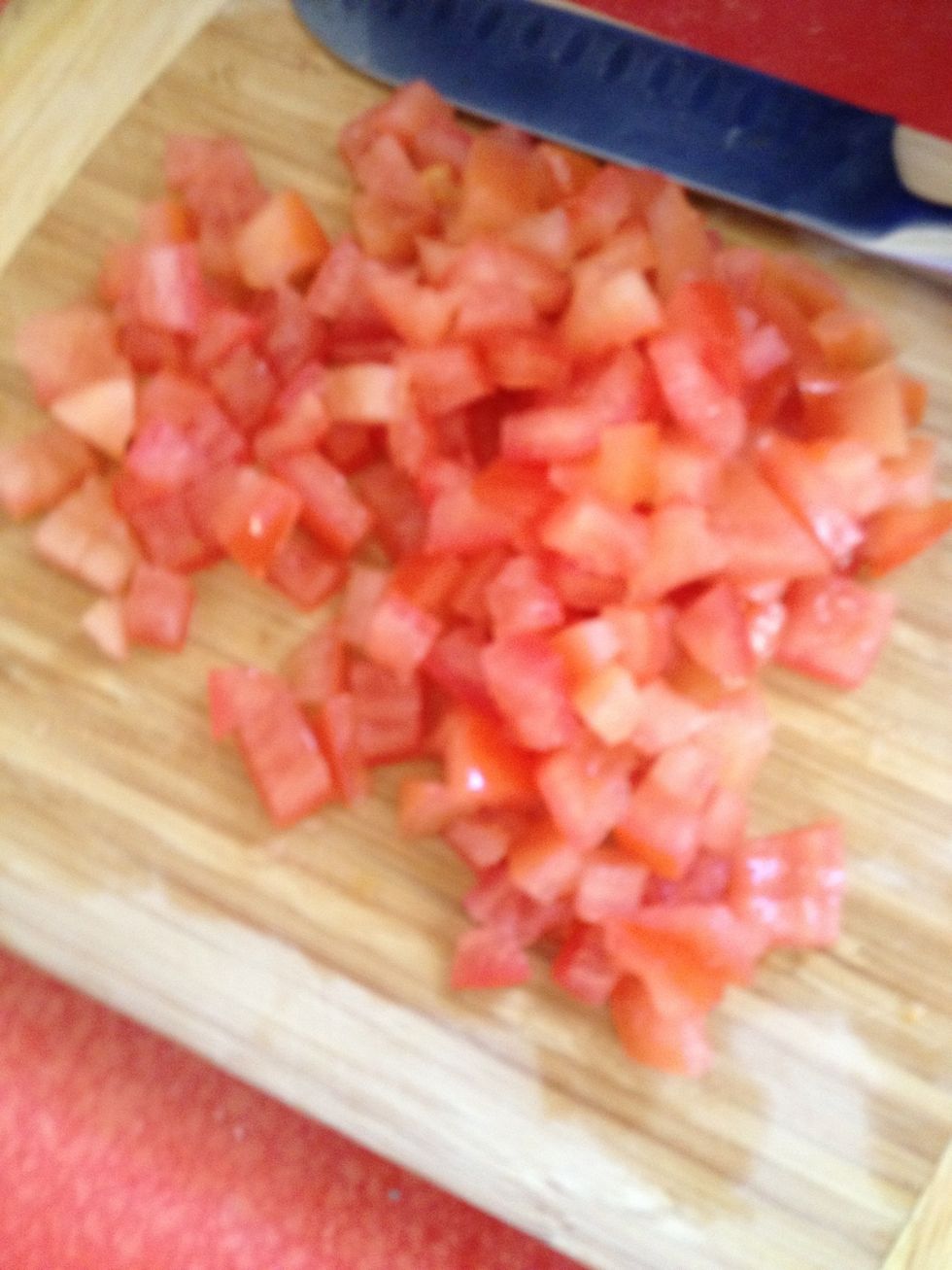 Dice the tomatoes coarsely