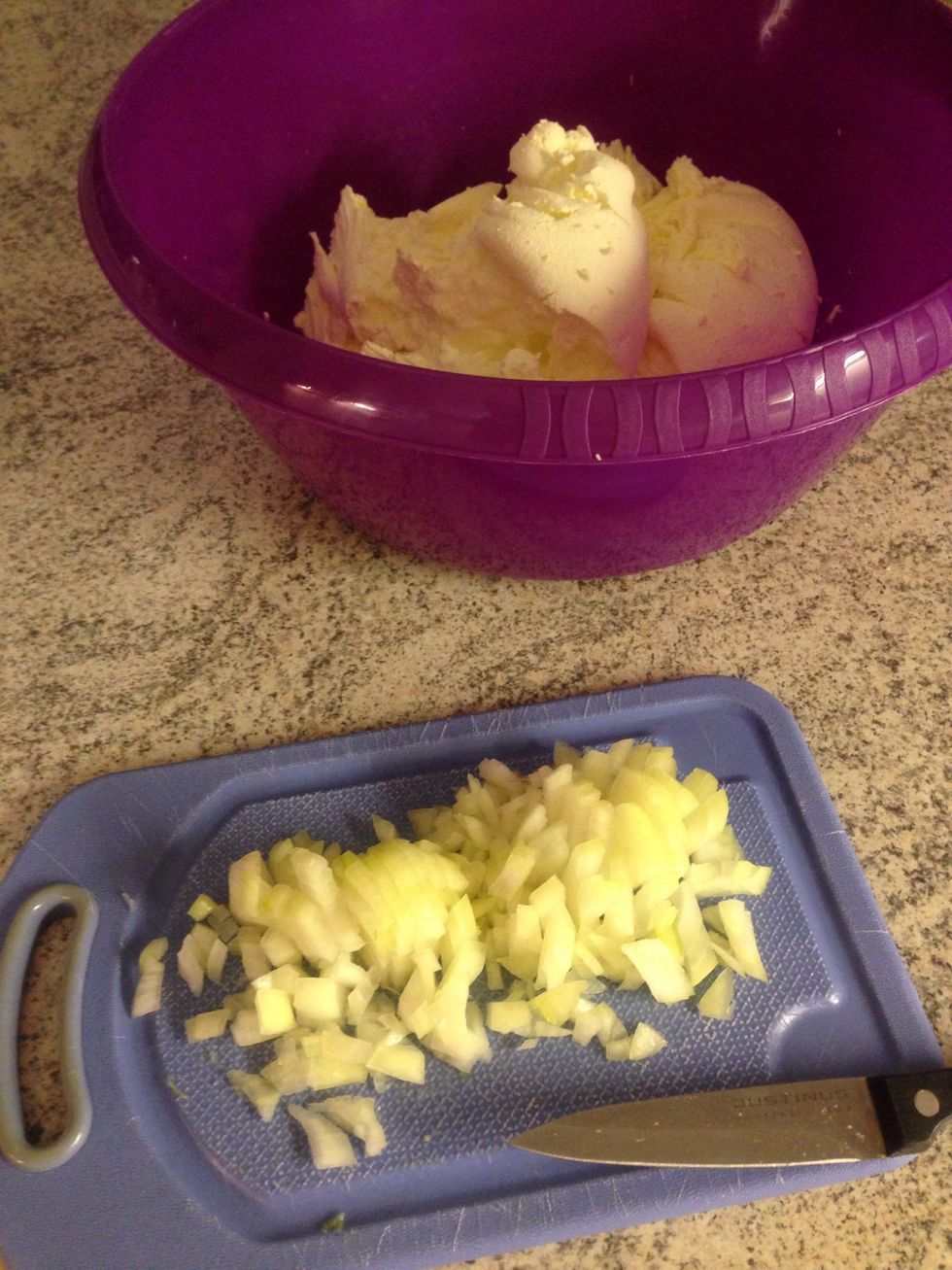 Dice your onion and add it to the yogurt.