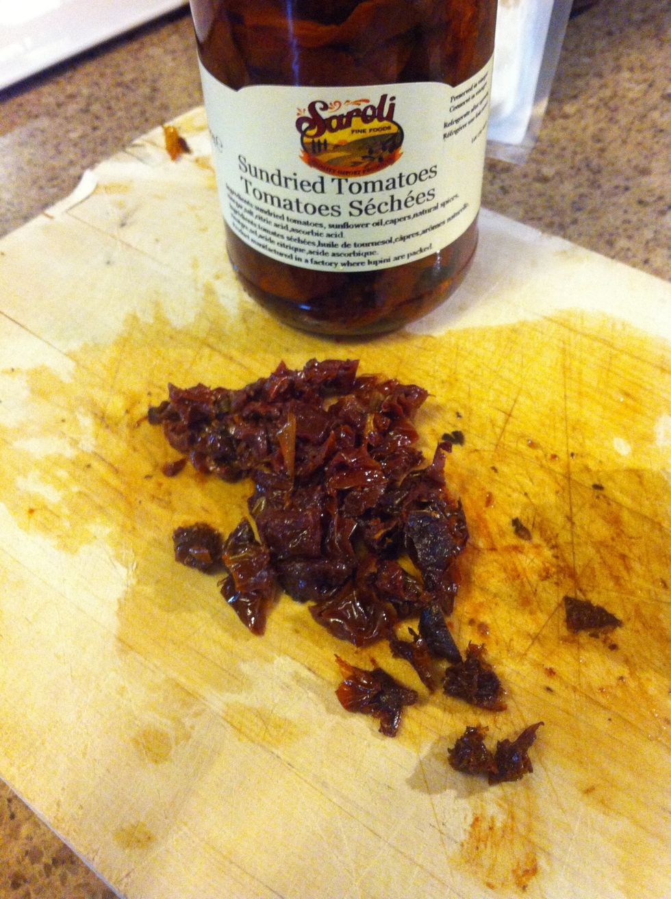 Dice your sundried tomatoes (before dicing, blot off some of the oil, but not all. C'mon. Everybody knows that fat is where the flavours at)