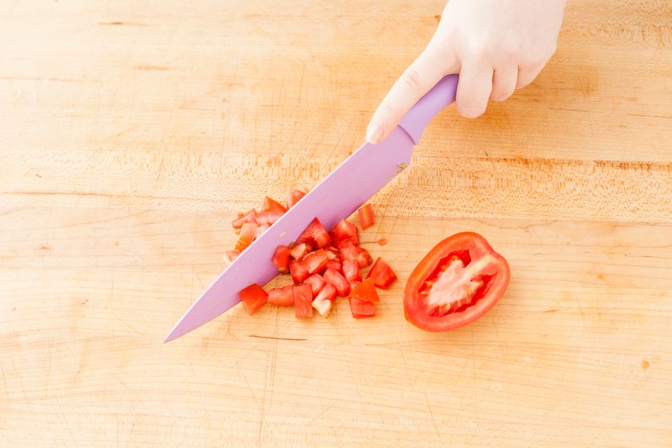 Dice your tomato.