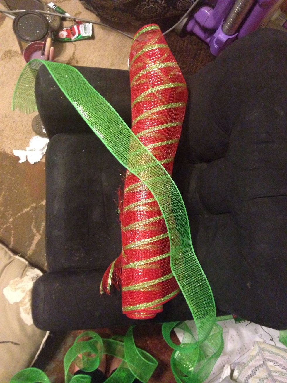 Different sized deco mesh